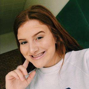 Meet your Posher, Olivia